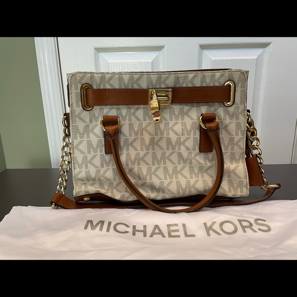 Michael Kors Handbags - EUC Michael Kors Purse